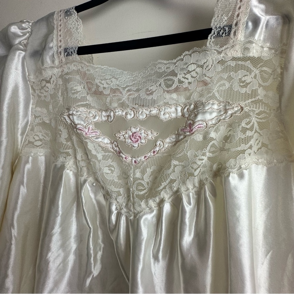 Lisa Steven’s White Vintage Satin Lace Embroidered 1/2Sleeves Ladies Nightgown S - Picture 9 of 15